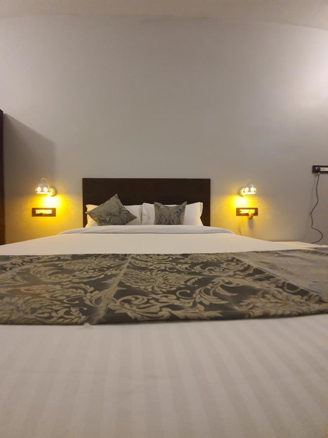 Le Supreme Inn  Pondichéry Extérieur photo