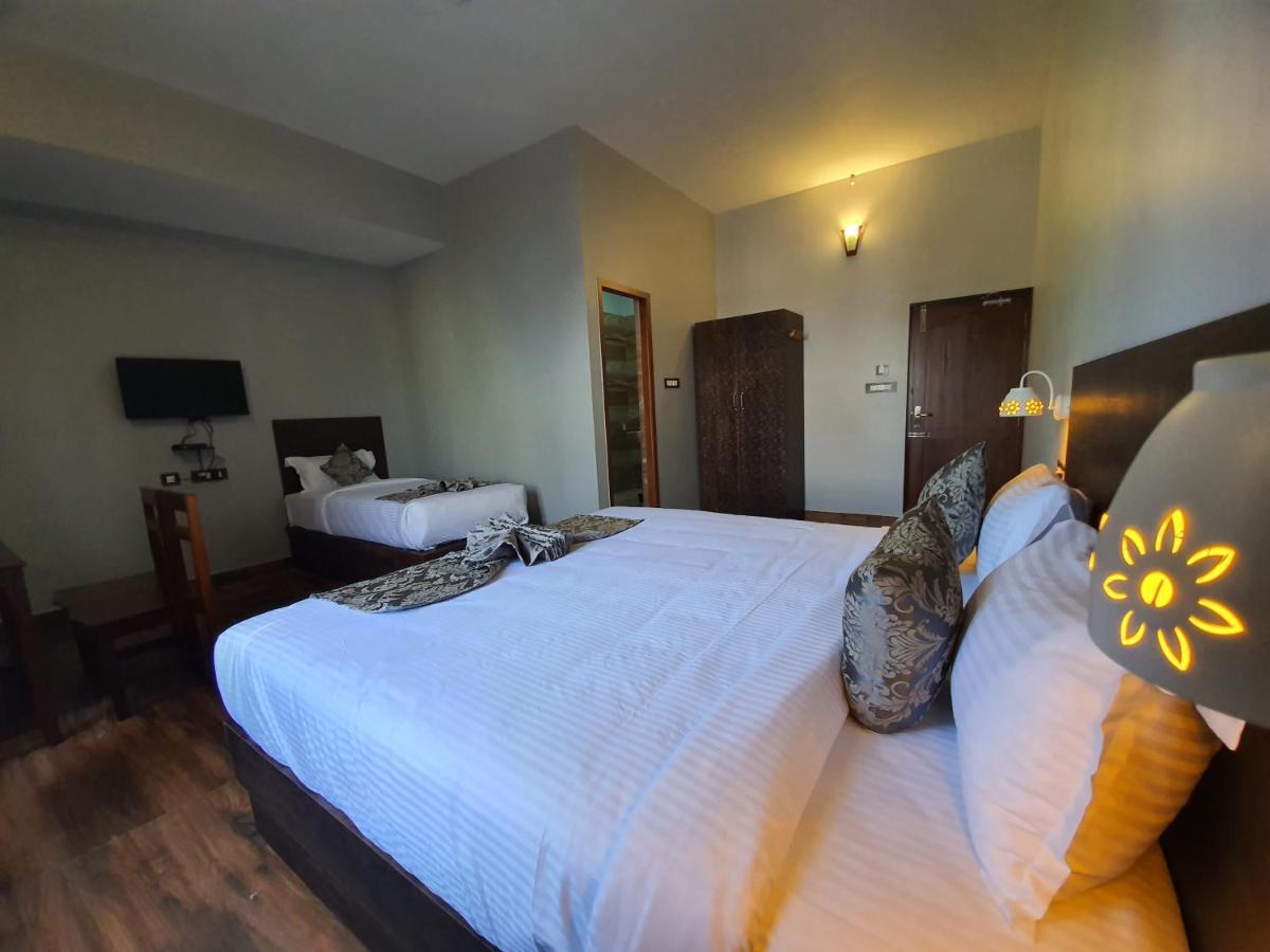 Le Supreme Inn  Pondichéry Extérieur photo